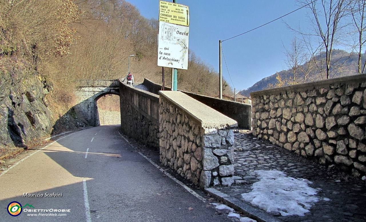 01 San Giovanni Bianco, abbandono la ciclabile, salgo a Oneta.JPG